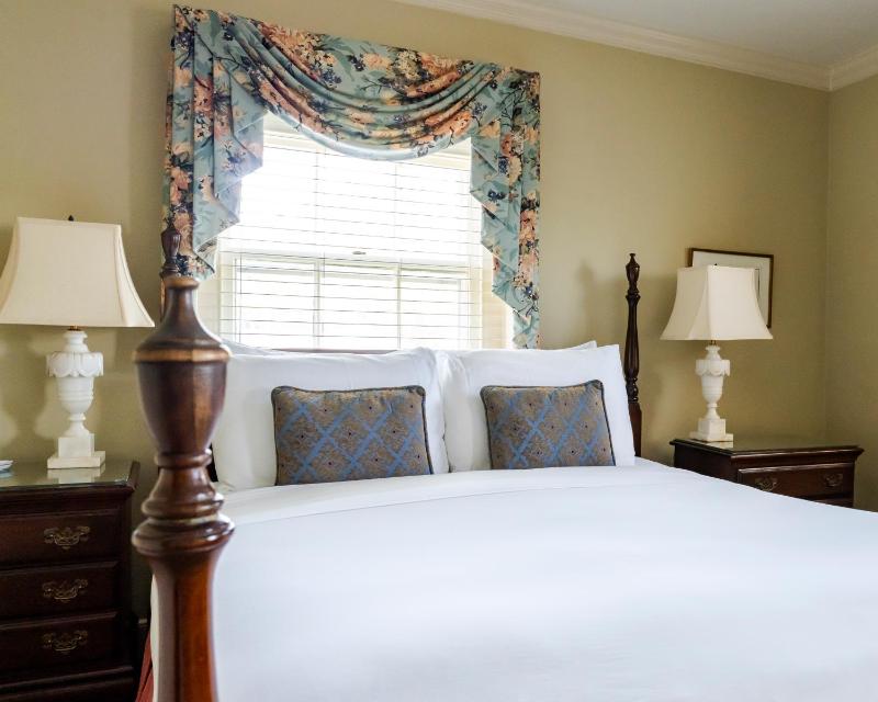 Queen Room image 4