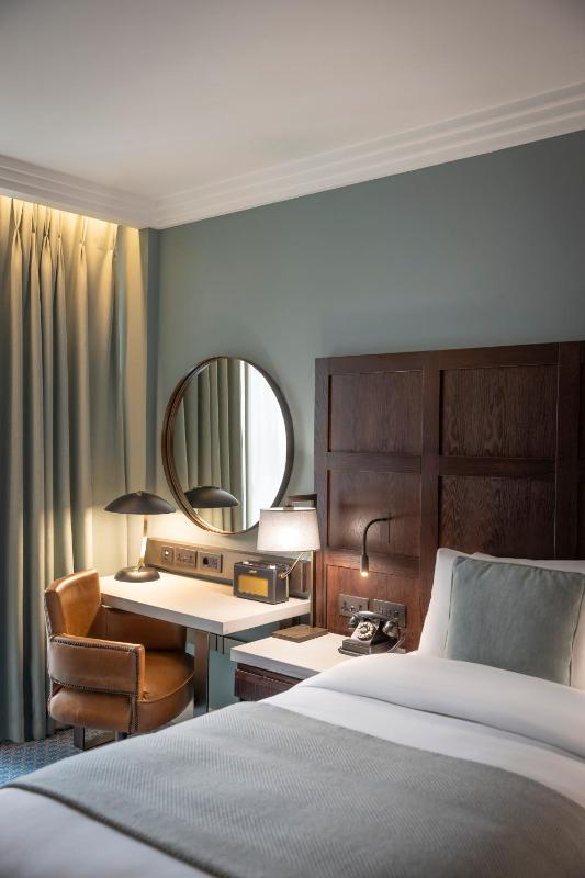 Deluxe Double Room image 3