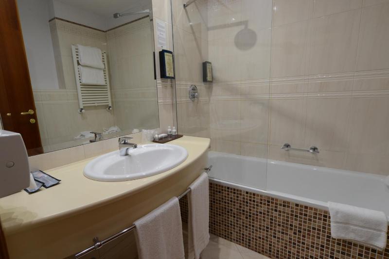 Standard Triple Room image 1