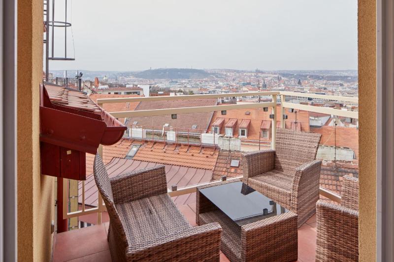 Prague Days - Deluxe Loft with View in Vinohrady - image 3