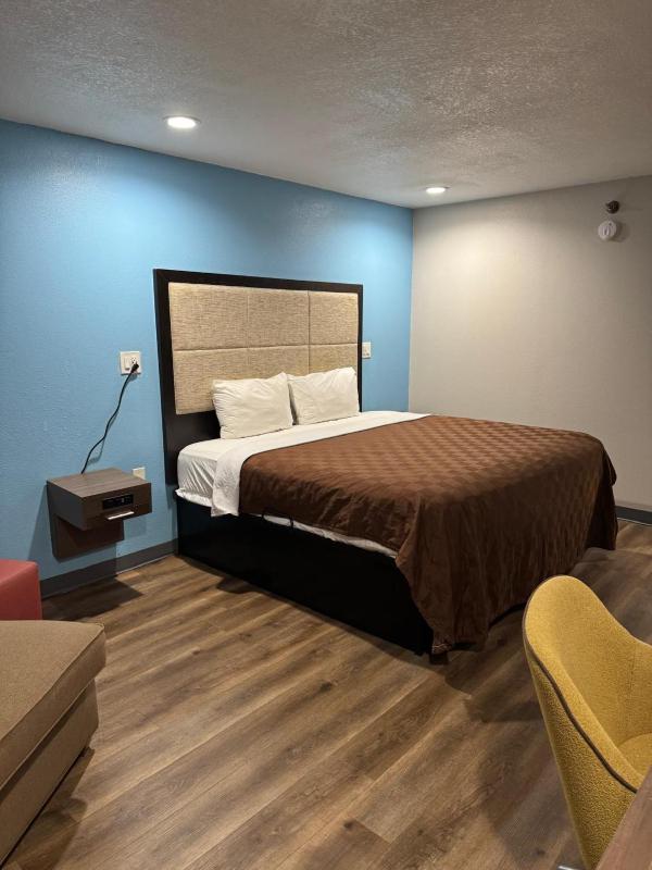 King Room image 3