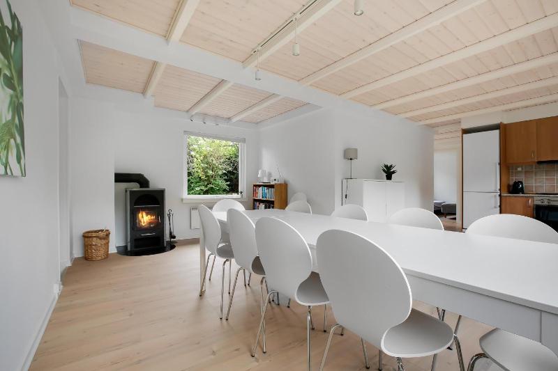 Beautiful Home In Ebeltoft With 5 Bedrooms And Wifi - image 3