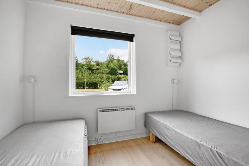 Beautiful Home In Ebeltoft With 5 Bedrooms And Wifi - image 7