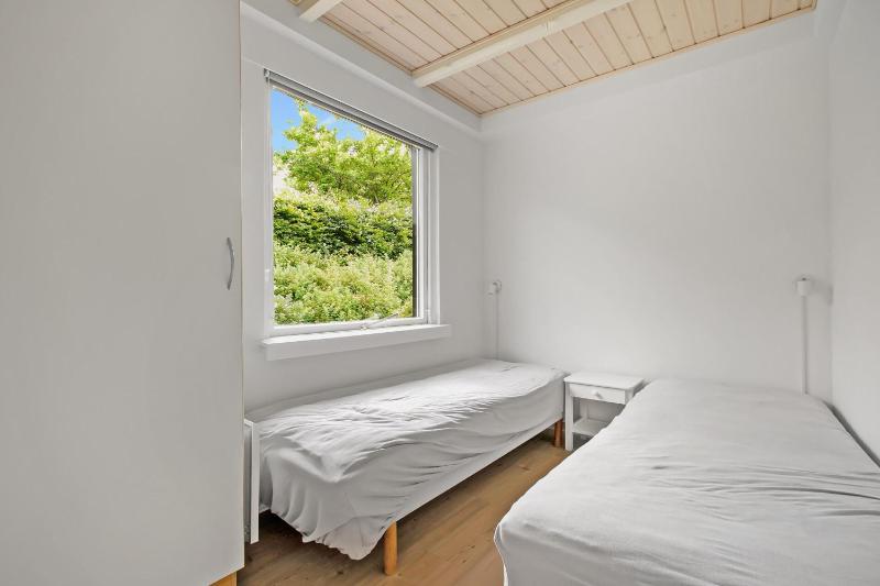 Beautiful Home In Ebeltoft With 5 Bedrooms And Wifi - image 11