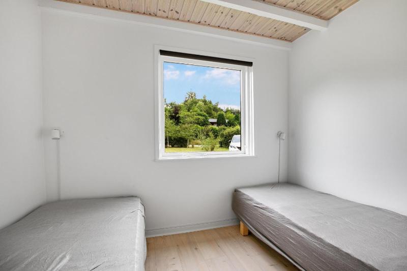 Beautiful Home In Ebeltoft With 5 Bedrooms And Wifi - image 8