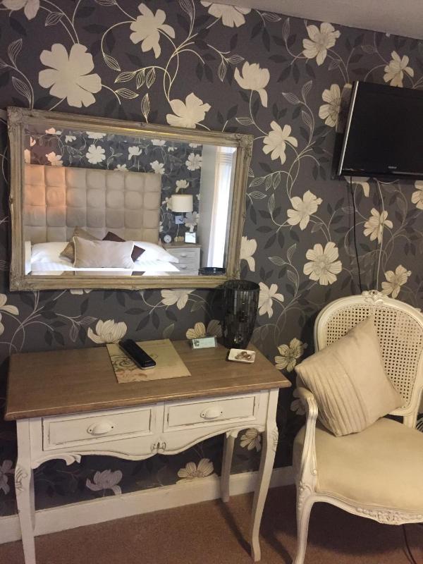 Single Room image 3