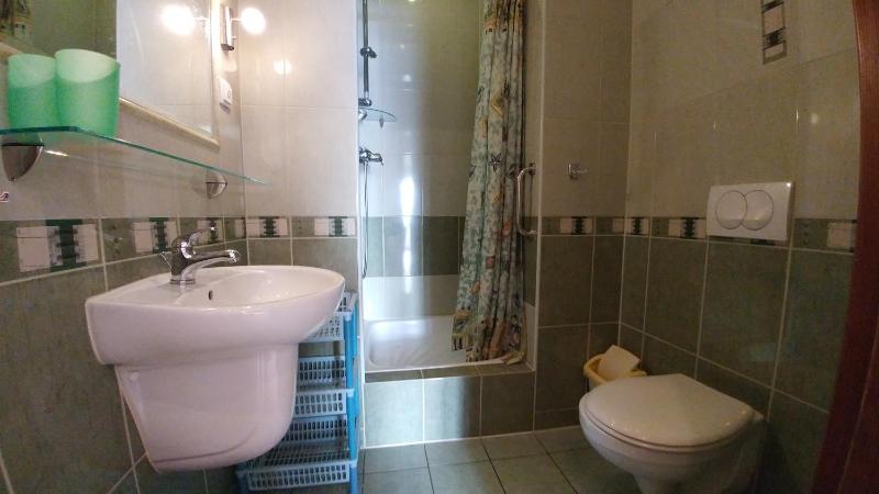 Two-Bedroom Deluxe Apartment with Balcony image 4