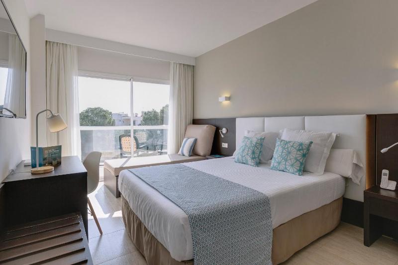 Double Room with Pool View (2 Adults)  image 4