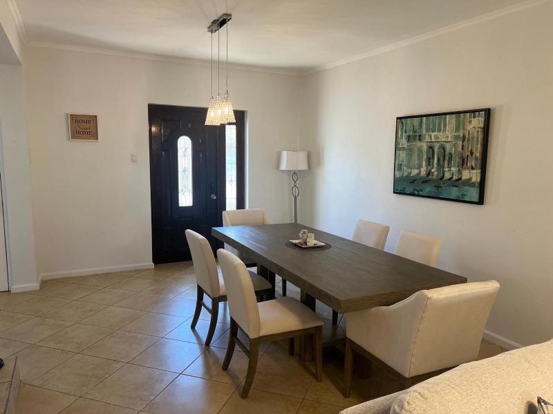 Beautiful 4 bedroom house in gold coast - image 11