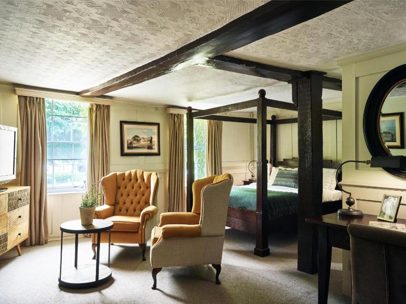 Double Room with Four Poster Bed image 1