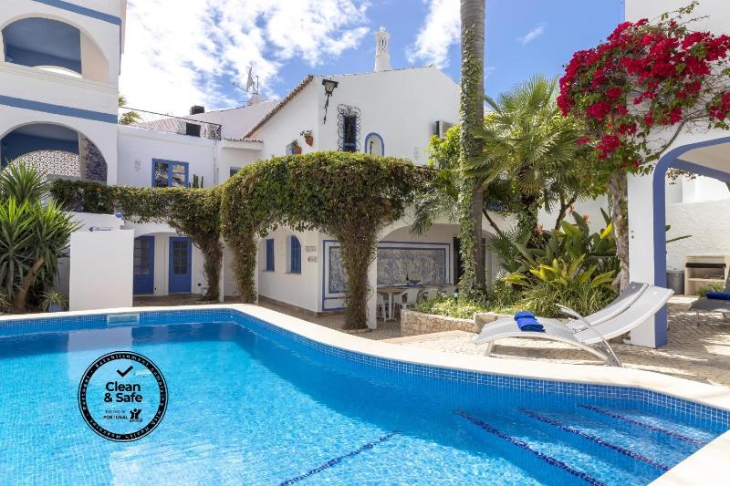 Villa Oasis Hidden Gem Heart of Village Pool Courtyard - image 10