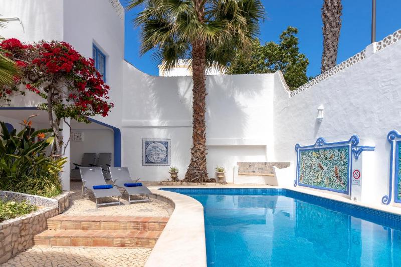 Villa Oasis Hidden Gem Heart of Village Pool Courtyard - image 14