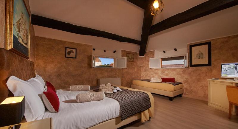 Attic Triple Room with Tower View image 4