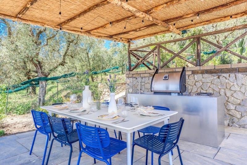 Villa Mediterranea with Heated Pool Walking Distance from Town by Feeling Italy - image 17