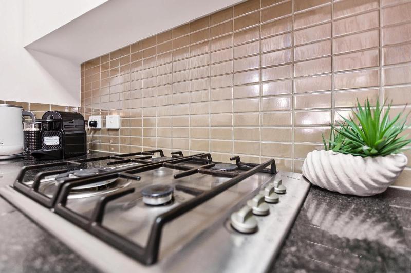 Lux Resort Cairns I 9 Pools I BBQ I On-site Shop - image 8