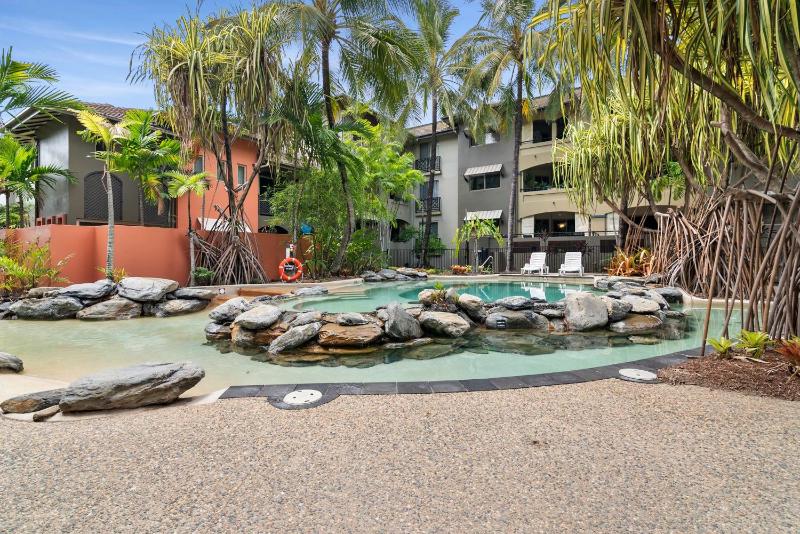 Lux Resort Cairns I 9 Pools I BBQ I On-site Shop - image 5