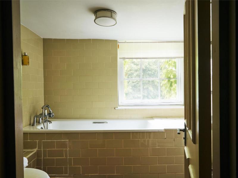 Deluxe Double Room image 3