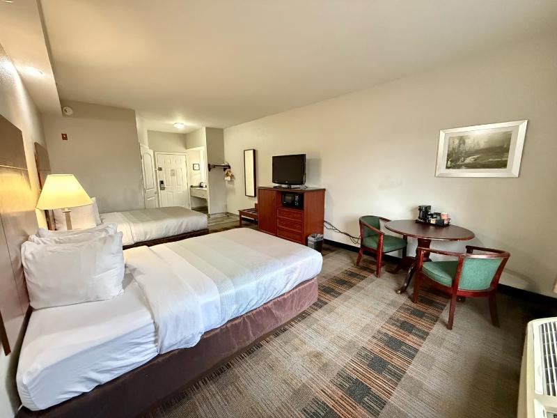 Double Room with Two Double Beds - Non-Smoking image 3