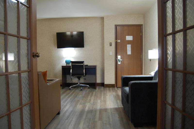 King Suite with Sofa Bed - Non-Smoking image 4