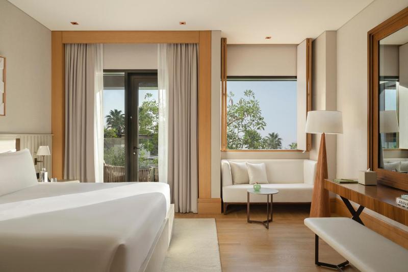 Rising Light King Room with Balcony and Resort View image 3