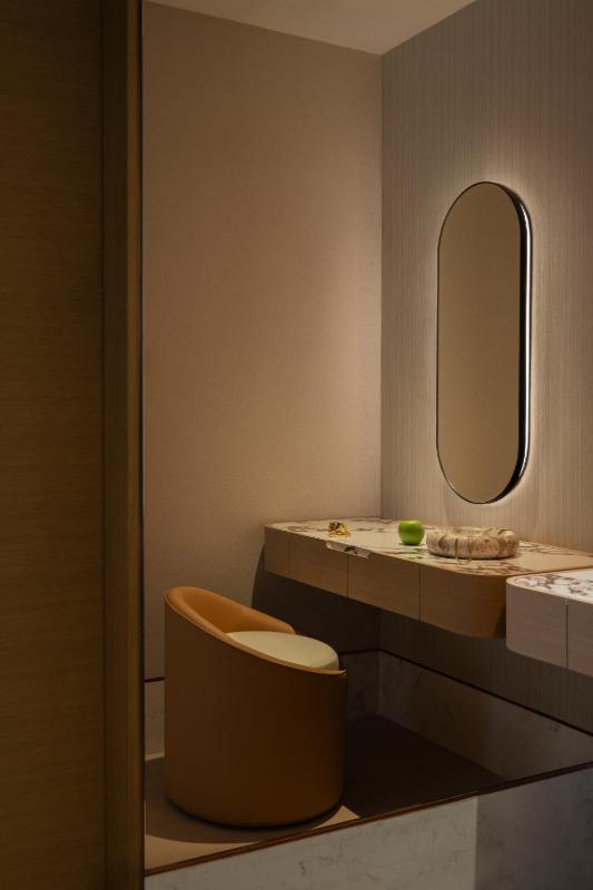 Waking Eclipse One-Bedroom Suite with Sea View image 4