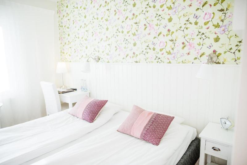 Superior King Room image 4