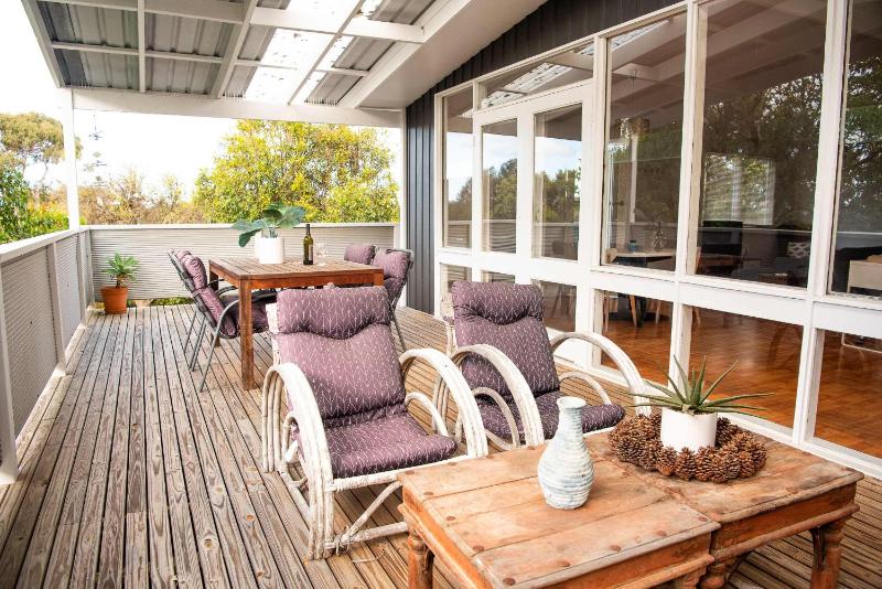 Perfect Family Getaway in Cowes minutes from Beach - image 7