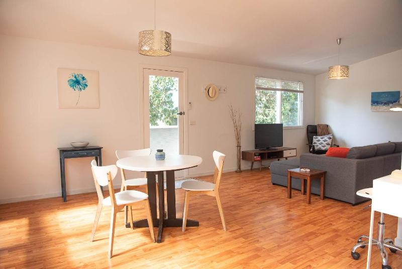 Perfect Family Getaway in Cowes minutes from Beach - image 11