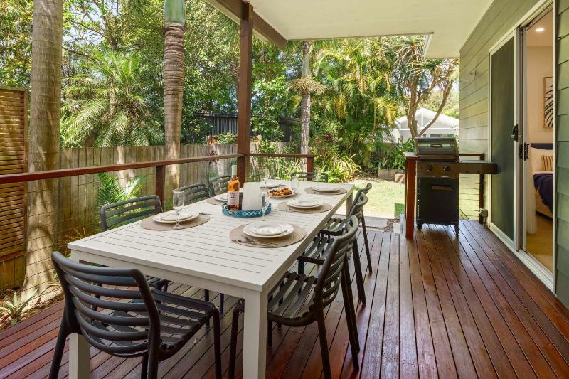 Moffat Beach Magic Family and Dog Friendly Oasis - image 1