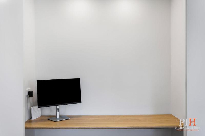 Renovated Lux Property in Quiet Estate - image 8