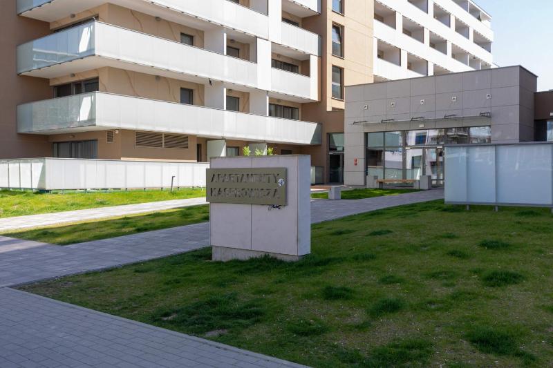 Deluxe Apartament Baltic Wave Basen Siłownia Parking by Noclegi Renters - image 29