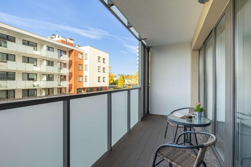 Deluxe Apartament Baltic Wave Basen Siłownia Parking by Noclegi Renters - image 5