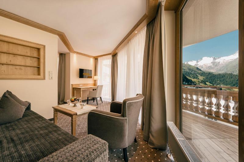 Suite with Mountain View image 3