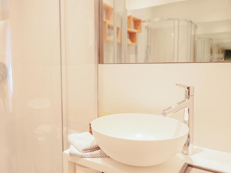Classic Single Room with Shower image 4