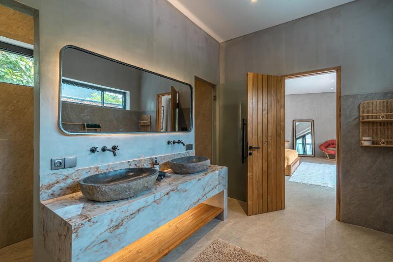 Impressive 4BR Villa Close to The Beach - image 3