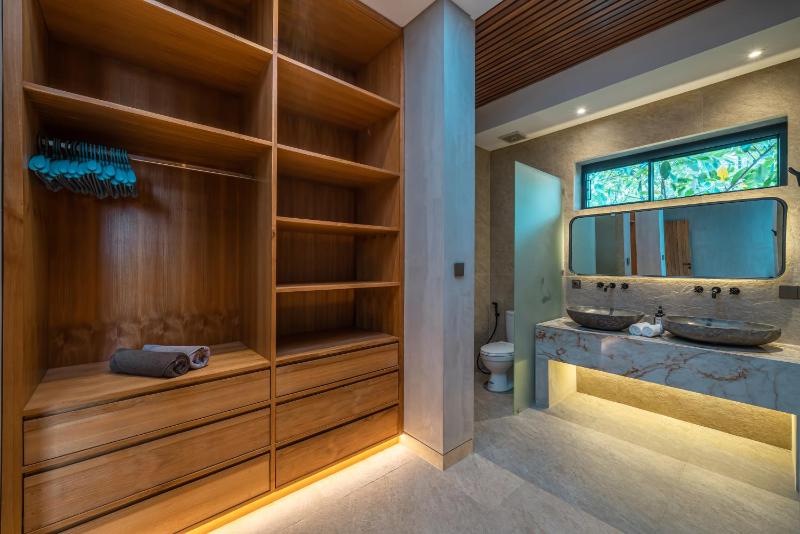 Impressive 4BR Villa Close to The Beach - image 5
