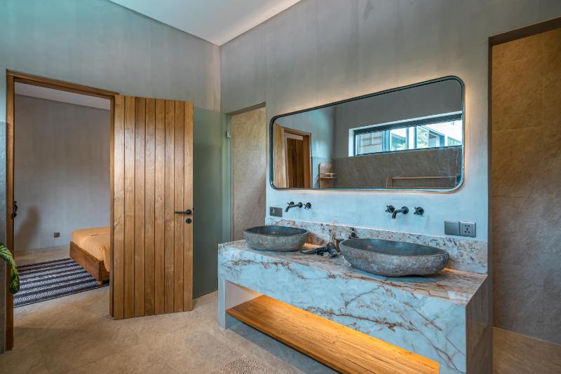 Impressive 4BR Villa Close to The Beach - image 16