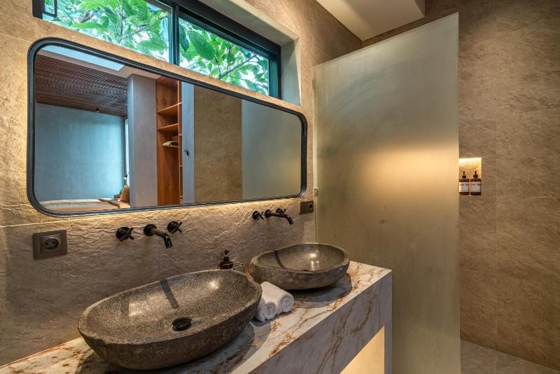 Impressive 4BR Villa Close to The Beach - image 12