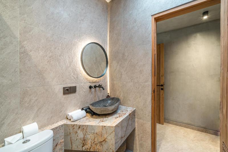 Impressive 4BR Villa Close to The Beach - image 8