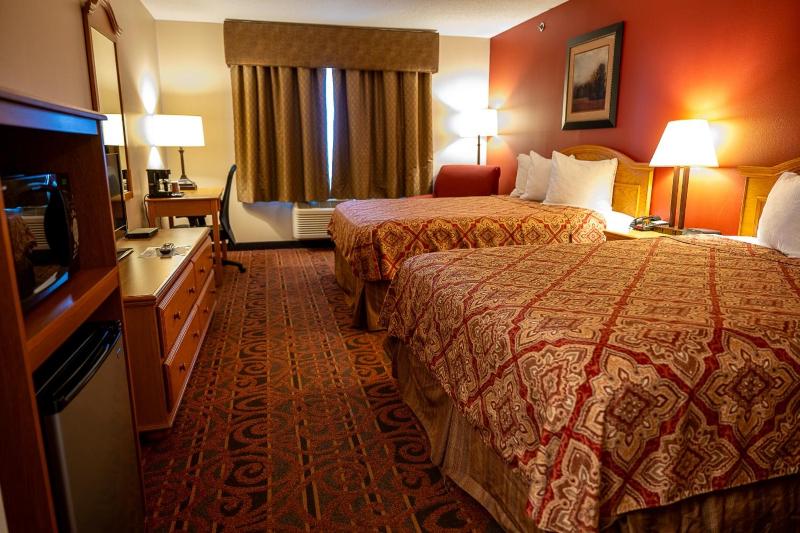 Deluxe Queen Room image 1