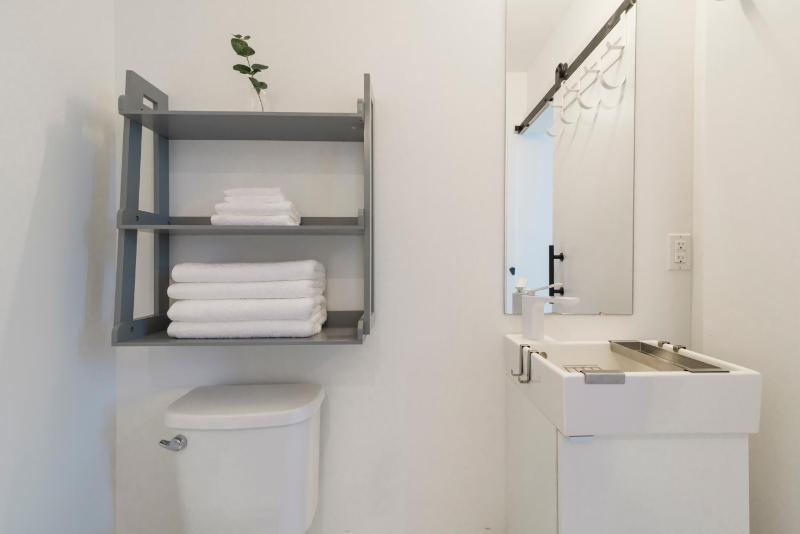 Abode XS House Stunning Architectural Flat - image 9