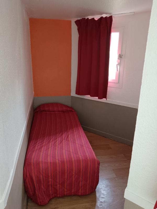 Family Room image 3