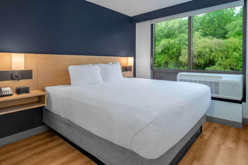 King Room with Sofa Bed - High Floor image 3