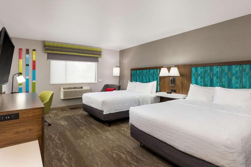 Queen Room with Two Queen Beds - Hearing Access/Non-Smoking image 1