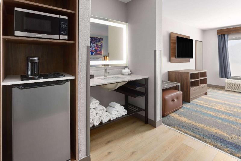 Deluxe Double Room with Shower image 3