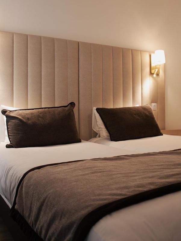 Double or Twin Room image 4