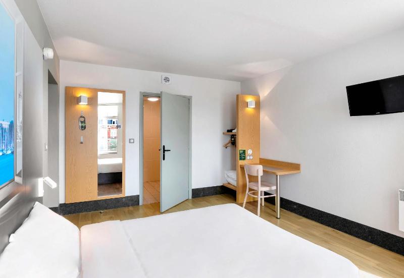 Double Room - Disability Access image 1