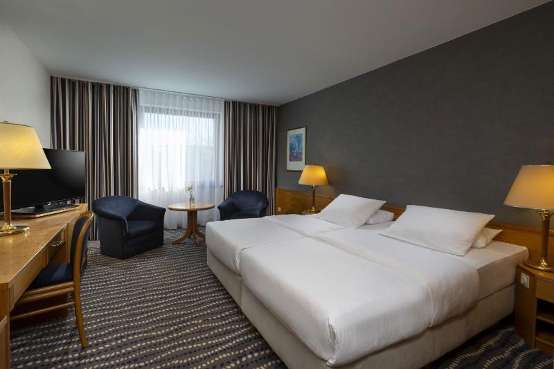 Classic Double Room image 1
