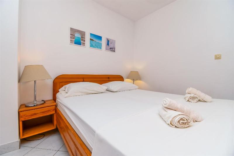 One-Bedroom Apartment image 4