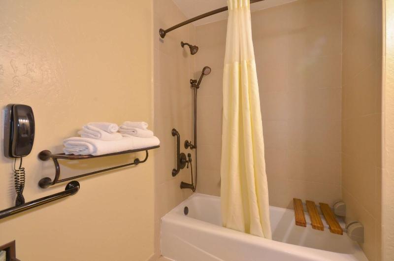 King Room - Disability Access - Non-Smoking image 2